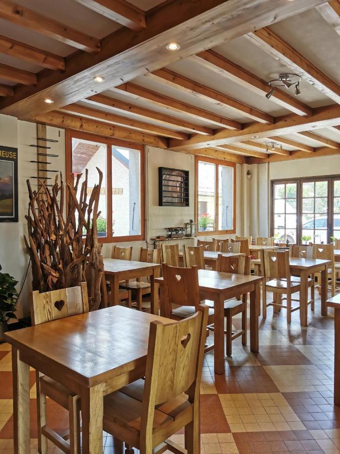 Hotel Au Feu De Bois Bar A Vin Le 1605 Autrans-Meaudre-en-Vercors Exterior photo